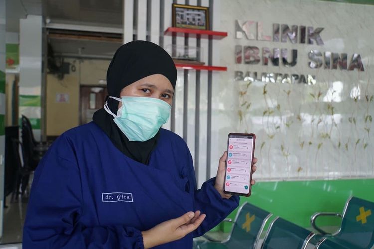 Koordinator Pelayanan Kerja Sama Faskes Kota Balikpapan, Gita Amelia mengimbau, kepada peserta JKN-KIS untuk men-download Aplikasi Mobile JKN, Senin (23/11/2020).