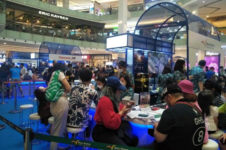 Suasana di Singapore Airline-BCA Travel Fair 2023 di Mal Gandaria City, Jakarta Selatan, Sabtu (11/2/2023)