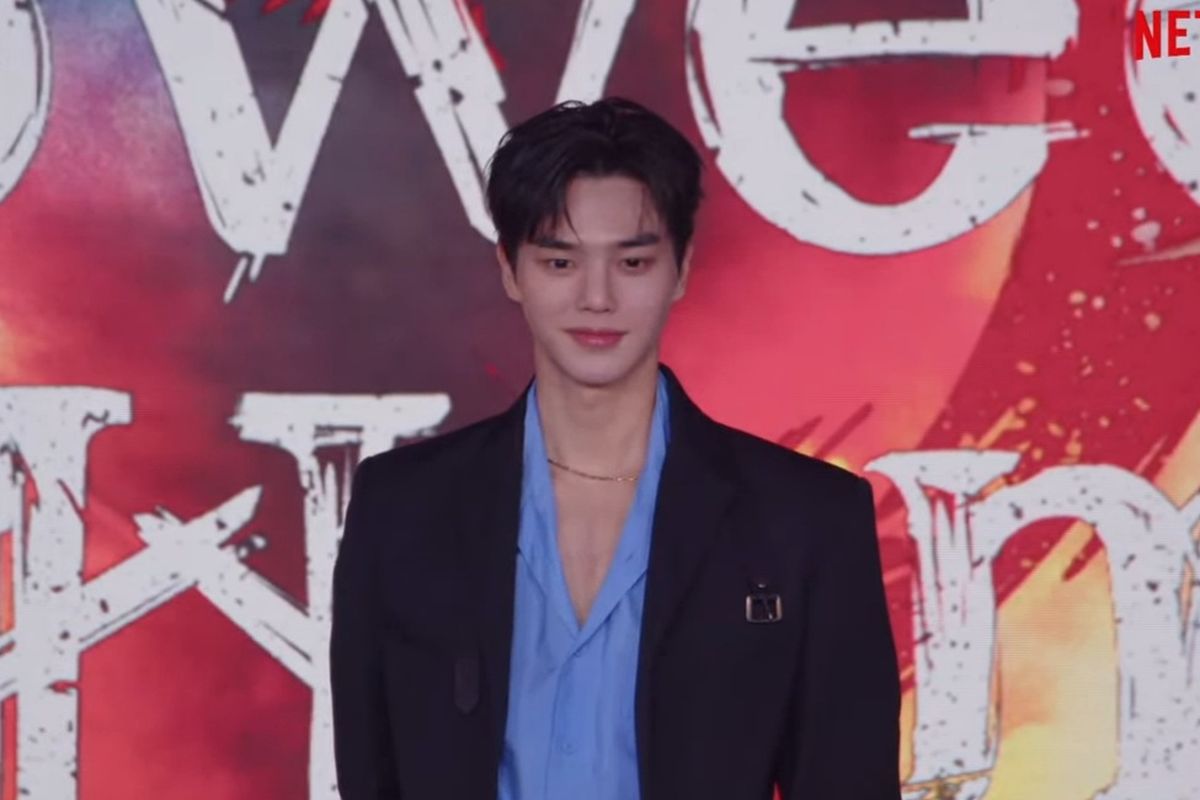 Aktor Korea Selatan Song Kang saat konferensi pers drama Sweet Home season 2 yang disiarkan secara daring, Kamis (30/11/2023)