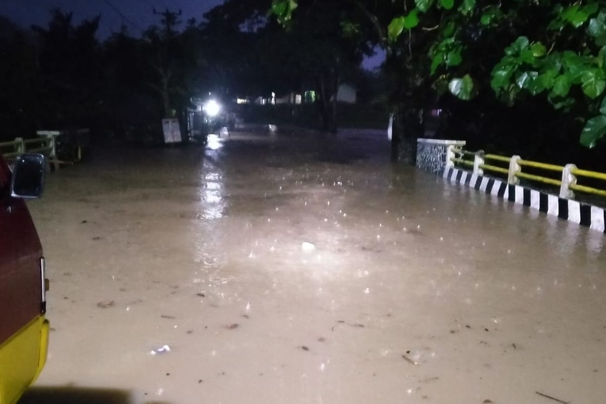 Flooded road in Cidolog Sub-district in Sukabumi, West Java on Saturday, November 14, 2020. 