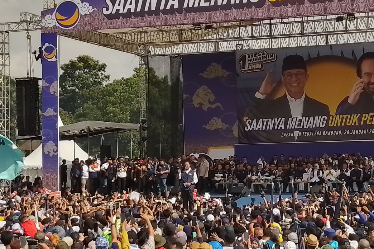 Capres nomor urut 1, Anies Baswedan melakukan kampanye akbar di Lapangan Tegallega, Kota Bandung, Jawa Barat, Minggu (28/1/2024).