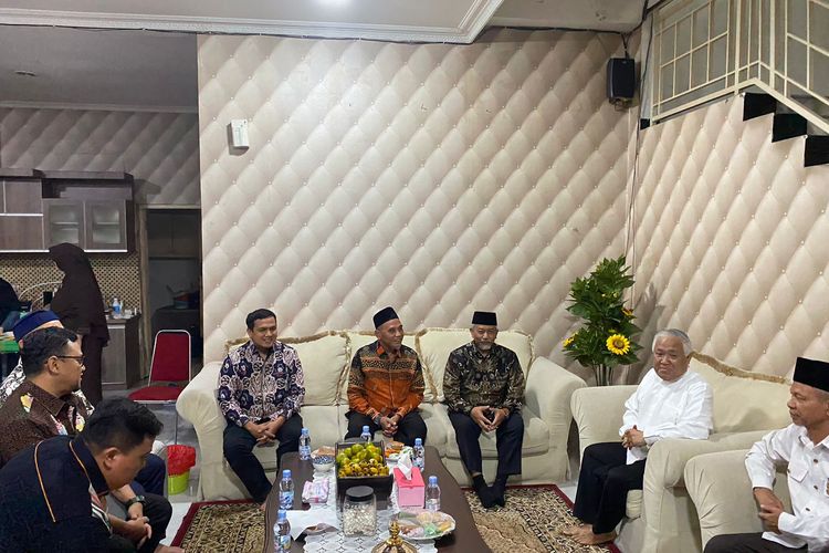 Presiden Partai Keadilan Sejahtera (PKS) Ahmad Syaikhu menemui eks Ketua Umum PP Muhammadiyah Din Syamsuddin di kediamannya, Cilandak, Jakarta Selatan, Selasa (23/5/2023) siang. 