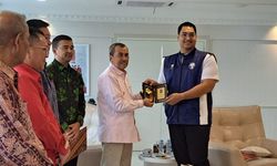 Bertemu Menpora Dito, Syamsuar Sampaikan Kesiapan Riau Jadi Tuan Rumah Porwil XI Sumatera
