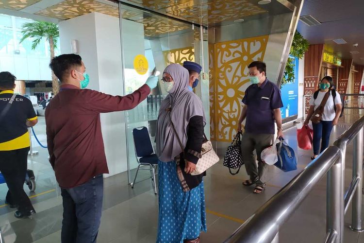 Suasana Bandara Supadio Pontianak Kalimantan Barat jelang penghentian layanan penumpang umum mulai Sabtu (25/4/2020).