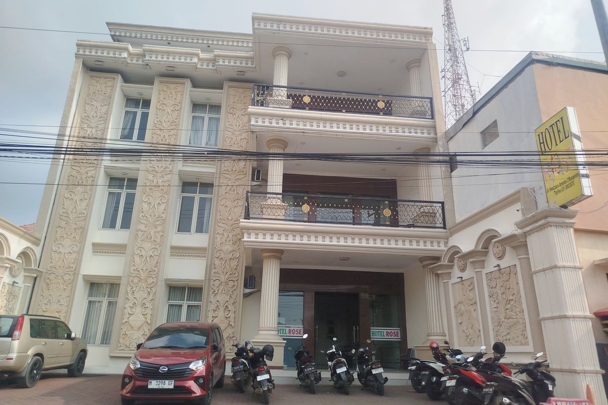 Suasana Hotel Rose Bangkalan di Jalan HOS Cokroaminoto, terlihat sepi dari pengunjung, Rabu (28/5/2025). 