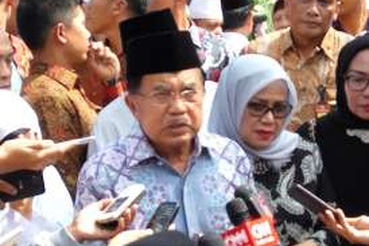 Jusuf Kalla hadir di kediaman Tutty Alawiyah, Rabu (4/5/2016).