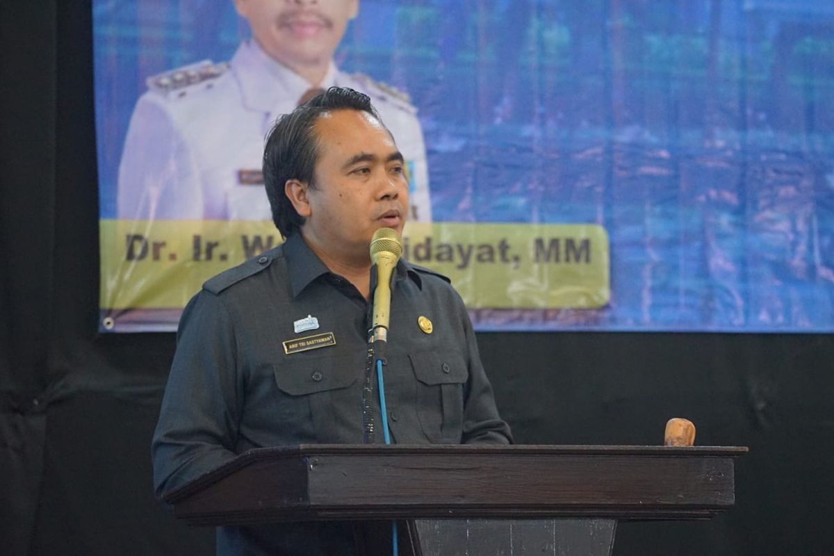 Kepala Disnaker-PMPTSP Kota Malang, Arif Tri Sastyawan saat membuka pelatihan yang diselenggarakan di The Grand Palace Hotel Malang itu, Senin (8/9/2025).
