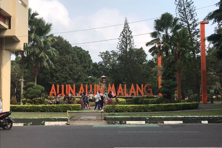 Alun-Alun Merdeka di Kota Malang, Jawa Timur. 