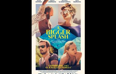Ralph Fiennes, Dakota Johnson, Matthias Schoenaerts, dan Tilda Swinton dalam film psikologi drama A Bigger Splash (2015).