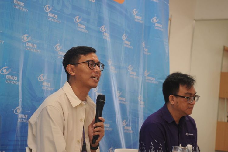 Direktur Binus University Bekasi, Gatot Soepriyanto saat menjadi narasumber bincang media di Binus University Bekasi, pada Jumat (24/11/2023).