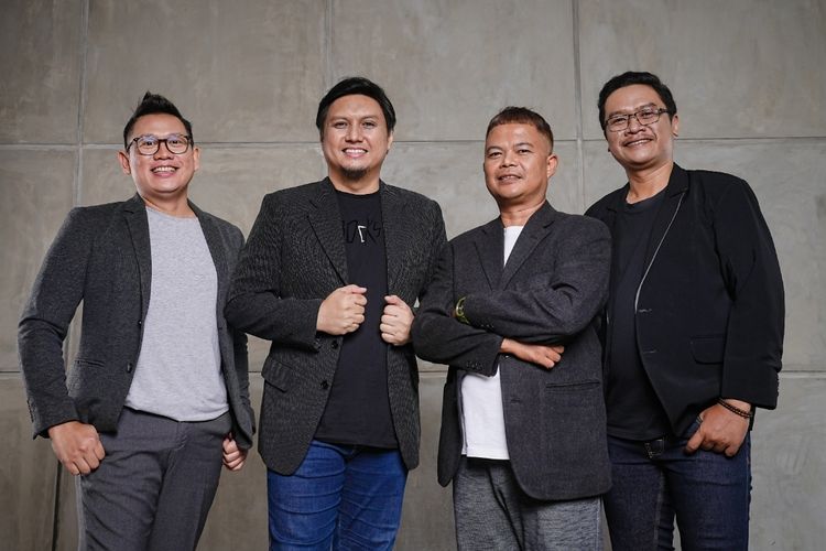 Grup musik Jikustik merilis lagu terbaru bertajuk Aku Tak Mau Sendiri pada 27 Agustus 2023.