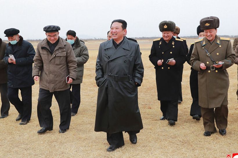 Warganet Sebut Kim Jong Un Mirip Aktor Top Gun saat Luncurkan Rudal, Lainnya Sebut Mirip Gangnam Style