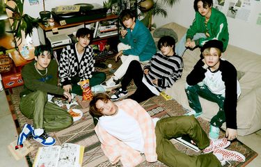 Ketujuh anggota NCT Dream kembali dengan abum full pertama, Hot Sauce.