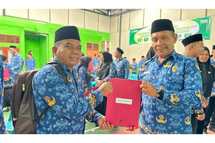 Dirman Tumangger, diangkat jadi PPPK meski bulan depan sudah pensiun. 