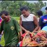  Saat Ibu Hamil Terobos Banjir hingga Seberangi Sungai, Ditandu 1 Km karena Akses Jalan Terputus