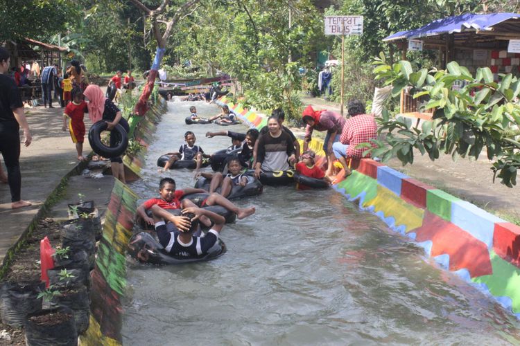 Tempat wisata Tubing Bumi Parikesit Boja Kendal. Kompas.com/Slamet Priyatin