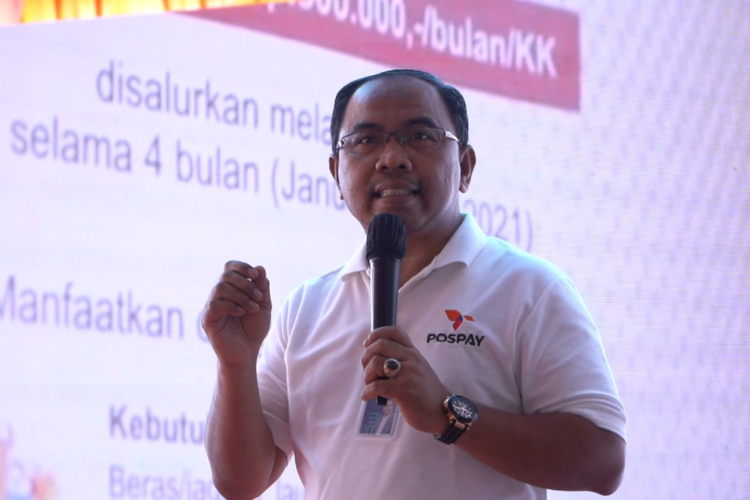 Direktur Bisnis Jasa Keuangan PT Pos Indonesia (Persero) Haris dalam peresmian program Digitalisasi Pasar Rakyat. 