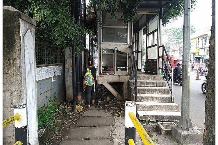 Ilustrasi kondisi halte BRT Cinunuk, Bandung, Jawa Barat. Sedikitnya 45 halte tersebar di Kota Bandung diusulkan Dinas Perhubungan (Dishub) Kota Bandung untuk dibongkar Tahun 2023. 
