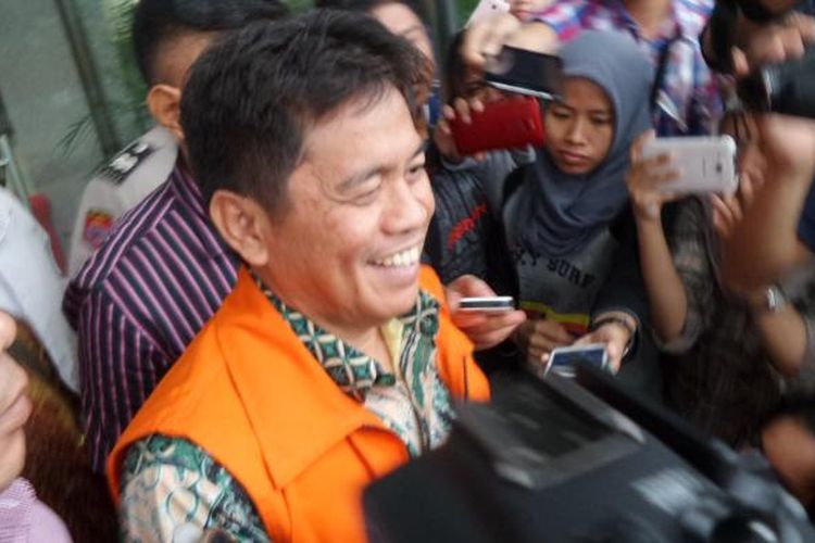 Politisi PKB Musa Zainudin mengenakan rompi tahanan seusai diperiksa sebagai tersangka di Gedung KPK Jakarta, Kamis (23/2/2017).