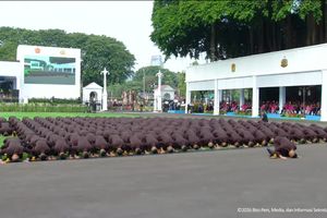 Momen Perwira TNI-Polri Yel-yel hingga Sujud Usai Dilantik Prabowo di Istana