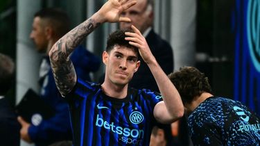 Barcelona Lirik Jhon Lucumi sebagai Alternatif Hemat Alessandro Bastoni