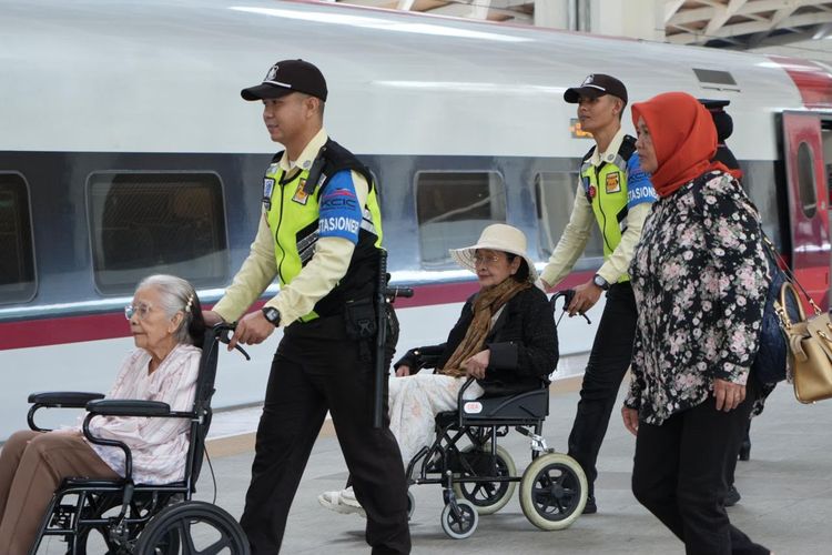 Siapa Saja Penumpang Prioritas di Kereta Whoosh? Cek Fasilitasnya