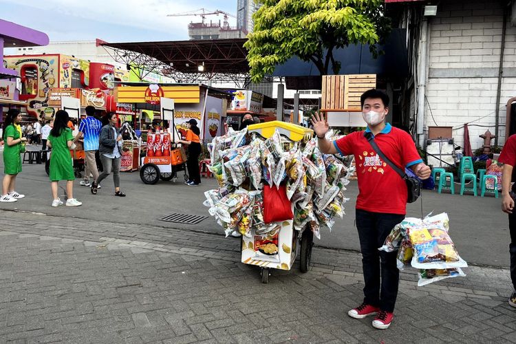 Penjaja ciki bantal di PRJ 2023.