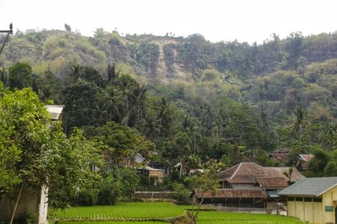 Ngeri, Warga Suradita Sukabumi Hidup di Atas Bibir Jurang Kedalaman Ratusan Meter