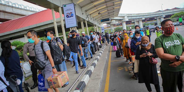 Indonesian Govt Criticized for Late Issuance of Holiday Regulations