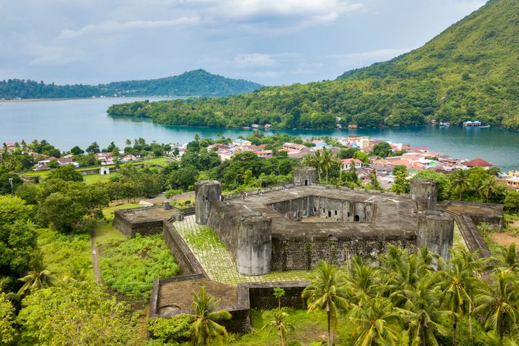Pemandangan keindahan pulau Banda Neira di Maluku.