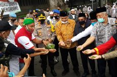 Protes Pernyataan Presiden Perancis, Massa di Malang Makan Makaroni dan Ajak Warga Cintai Produk Dalam Negeri