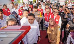 Mendag Budi dan Dirut Pertamina Patra Niaga Tinjau Penyegelan SPBU di Sleman