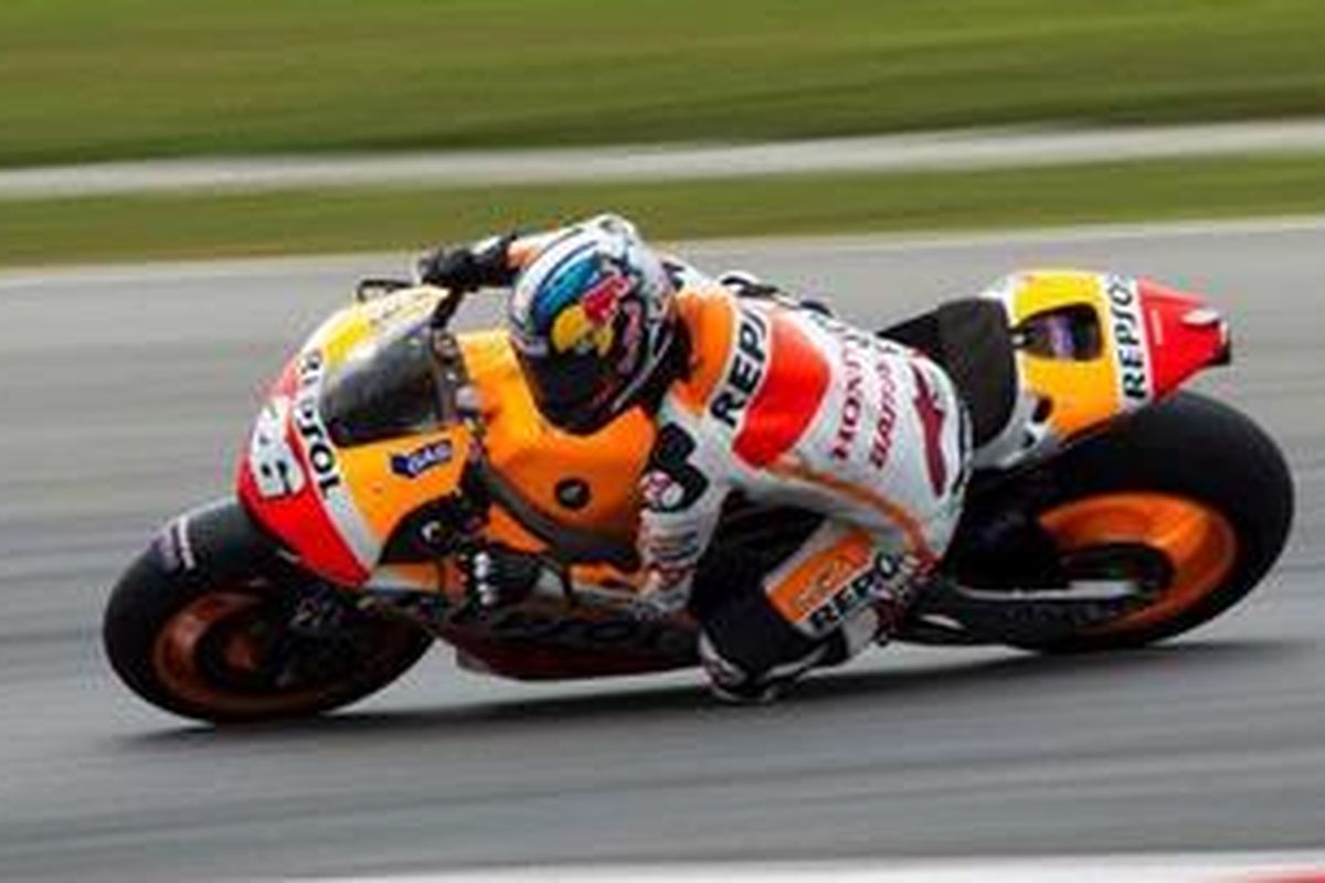 Pebalap Repsol Honda, Dani Pedrosa, saat uji coba resmi pra-musim MotoGP 2013 di Sepang, Rabu (6/2/2013).