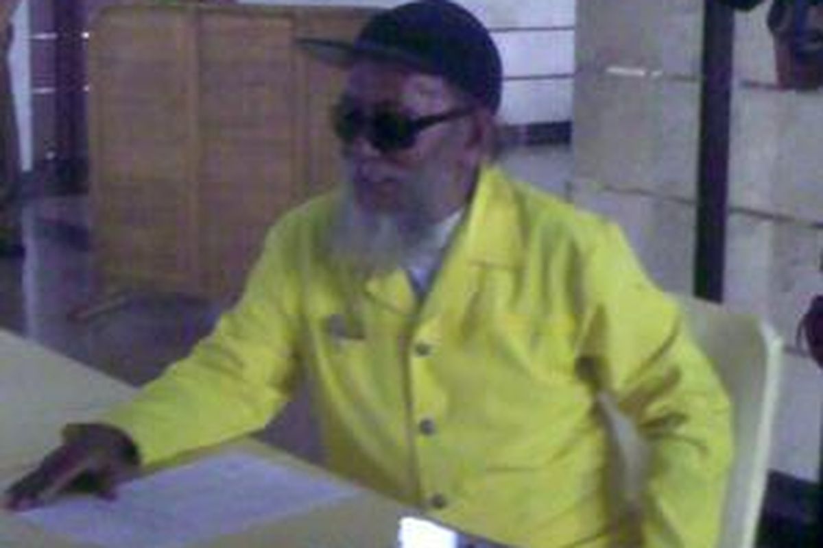 Maskur Loawena yang mengenalkan diri sebagai Presiden Partai Negara Islam Indonesia (NII). 