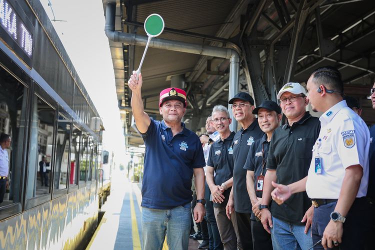 Ahmad Luthfi Fasilitasi Mudik Gratis KA ke Jateng, Pemudik: Membantu Banget