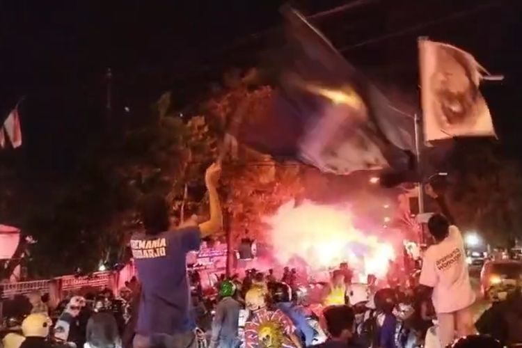 Bentrok Antar Warga di Pasuruan, 3 Kendaraan Dinas Polisi Dirusak-Dibakar