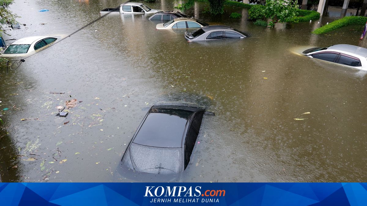 Thailand Banjir Parah, Mobil-mobil Tenggelam di Bangkok