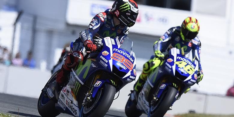 Dua pebalap Yamaha di MotoGP, Jorge Lorenzo dan Valentino Rossi.