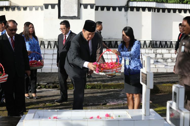 Wakil Gubernur Sulawesi Utara, Steven O.E. Kandouw, menjadi inspektur upacara peringatan Hari Kebangkitan Nasional (Harkitnas) ke-110 di halaman kantor Gubernur Sulawesi Utara, Senin (21/5/2018) pagi