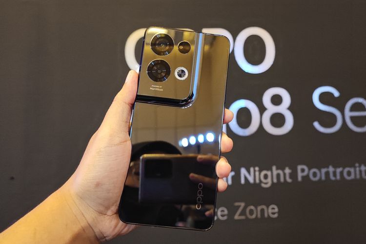 The color variant of Oppo Reno 8 Pro 5G Glazed Black was officially launched in Indonesia, on Monday (15/8/2022).