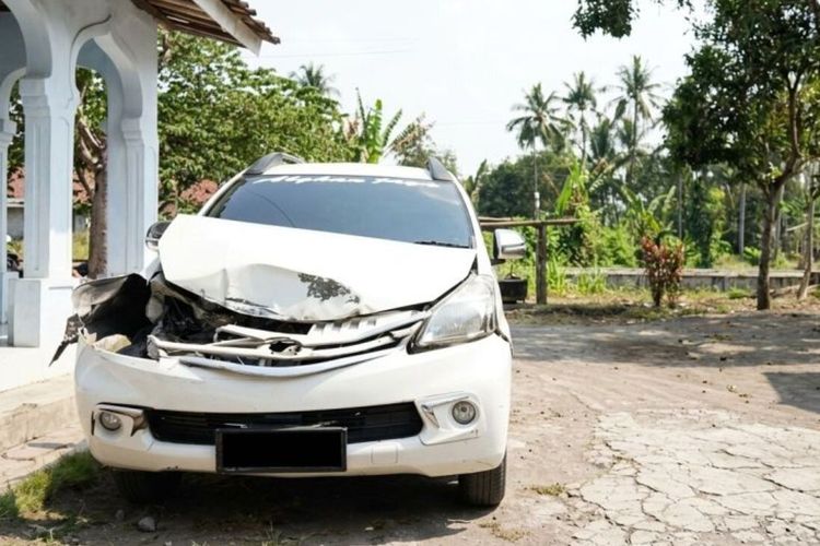 KA Tawang Alun Tertemper Mobil di Lumajang, Pengendara Diduga Tak Berhenti Sebelum Melintas