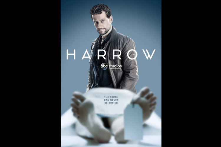 Ioan Gruffudd dalam serial drama Harrow (2018).