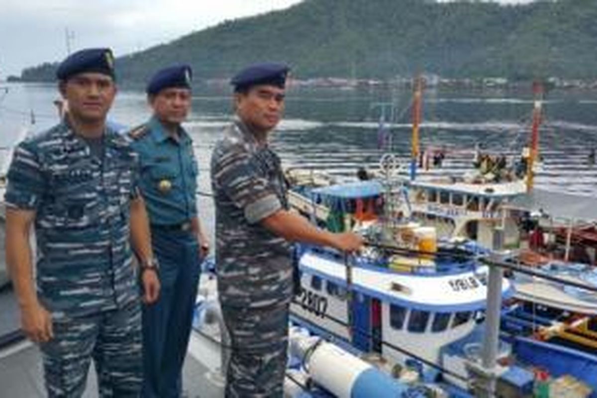 TNI AL menangkap kapal induk pencuri ikan asal Filipina di Samudera Hindia. Satu kapal induk tersebut mengangkut 18 perahu pemancing atau ketinting. 
