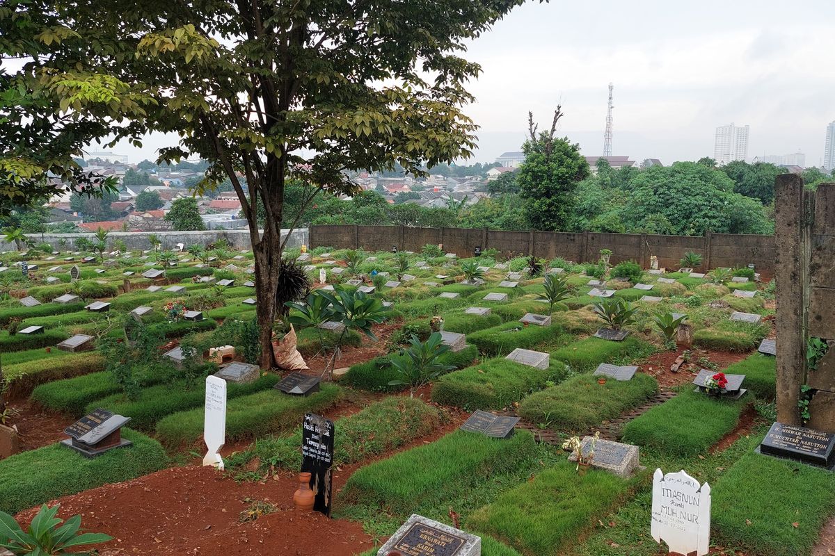 Tempat Pemakaman Umum (TPU) Tirtajaya Depok merupakan salah satu lokasi yang sudah dibebaskan dari biaya retribusi pemakaman, Rabu (17/1/2024). 