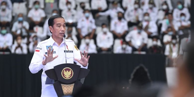 Presiden Joko Widodo saat menghadiri Silaturahmi Nasional Kepala Desa APDESI 2022 di Istora Senayan, Jakarta, Selasa (29/3/2022).