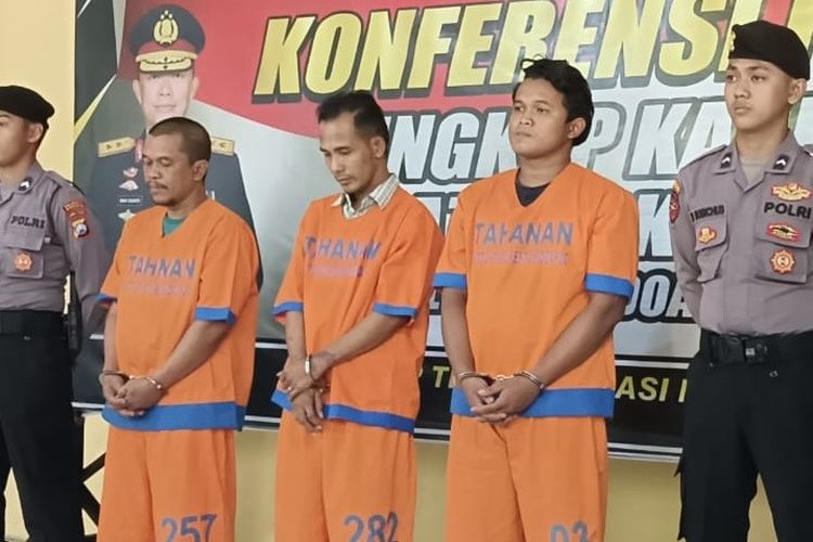 Ketiga pelaku pengeroyokan di SPBU Jalan Pahlawan, Sidoarjo, Senin (12/8/2024).