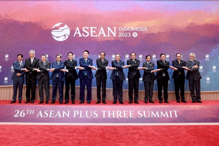 Para pemimpin negara-negara saat menghadiri KTT ke-26 ASEAN Plus Three (APT) di Jakarta.
