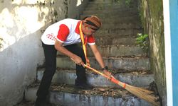 Melihat Ganjar Resik-resik Keraton Surakarta Bersama Ribuan Orang