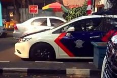 Mobil Polisi Lawan Arus Saat Kawal Mobil Pengantin di Bandung