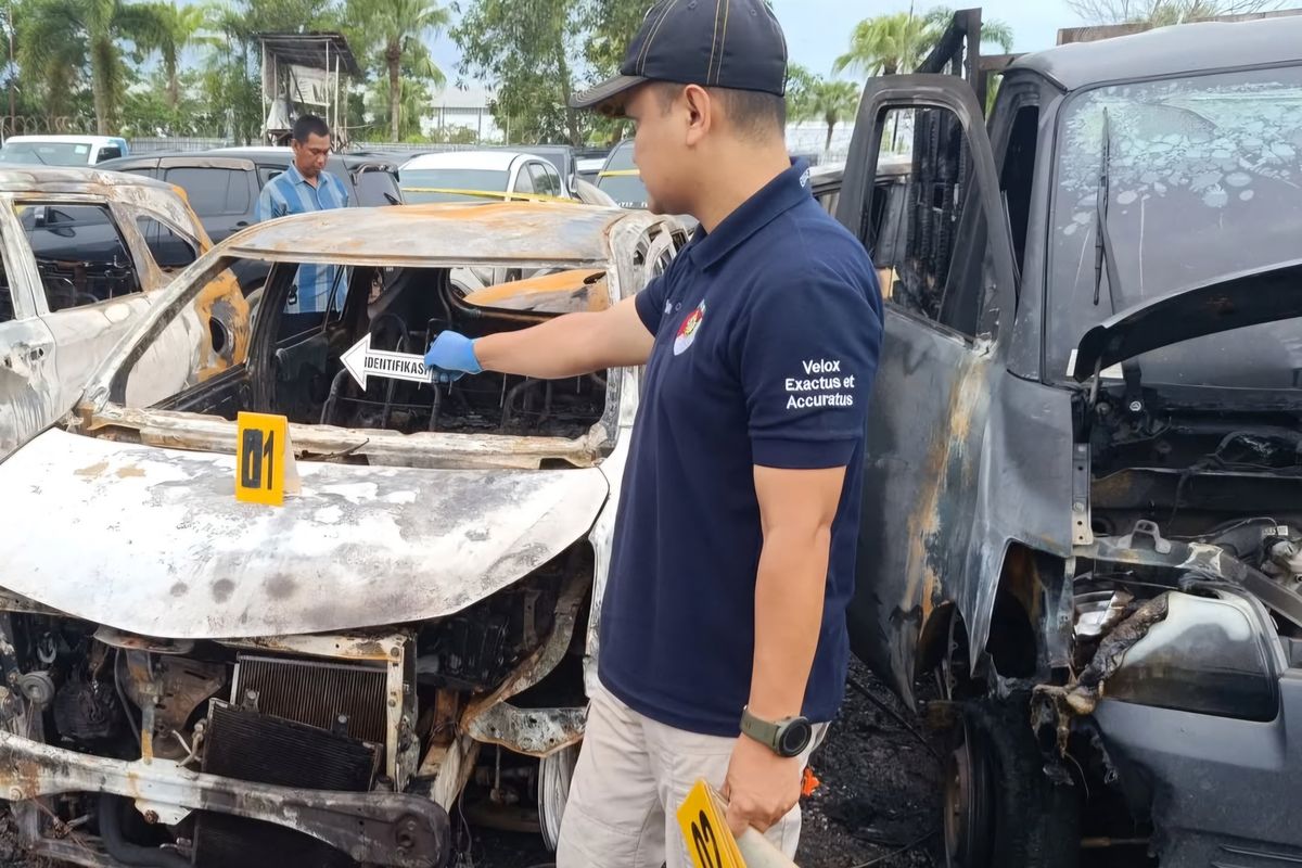 18 Mobil Lelang Terbakar di Banjarmasin: Kenapa Ya, Bro?